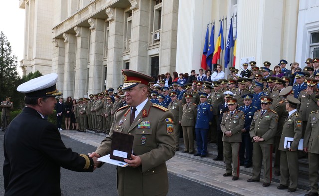 Ceremonie de trecere in rezerva a unor cadre militare din Statul Major General

Foto: Petrica Mihalache