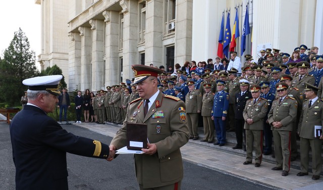 Ceremonie de trecere in rezerva a unor cadre militare din Statul Major General

Foto: Petrica Mihalache
