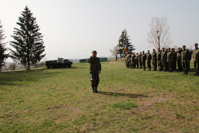 Colonelul Nicolae Ioan trece in revista formația

Foto: Cristian Surugiu