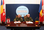 Semnarea acordul tehnic privind cooperarea bilaterala intre armatele Romaniei și Canadei, in domeniul militar, de catre generalul-locotenent Stephen Bowes și generalul-maior Adrian Tonea

foto Eugen Mihai
