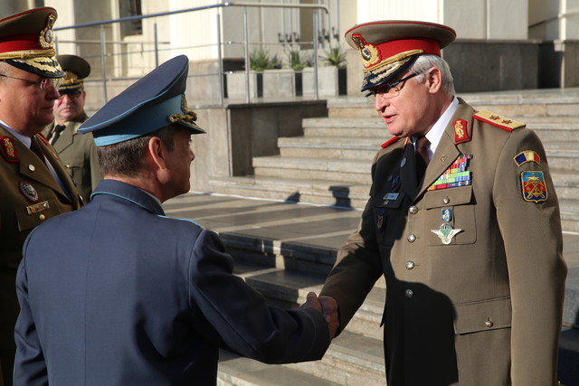 Intrevederea șeful Statului Major General, generalul Nicolae Ciuca, cu șeful Statului Major General al Armatei Republicii Bulgaria, generalul-locotenent Constantin Popov Foto Valentin Ciobirca