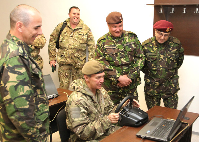 Generalul Nicolae Ciuca, seful Statului Major General, impreuna cu generalul Sir Nicholas Houghton, seful Statului Major Britanic al Apararii, au vizitat facilitațile de instruire ale Centrului de instruire pentru Lupta al Fortelor Terestre „Getica” din Cincu

Foto Eugen Mihai

