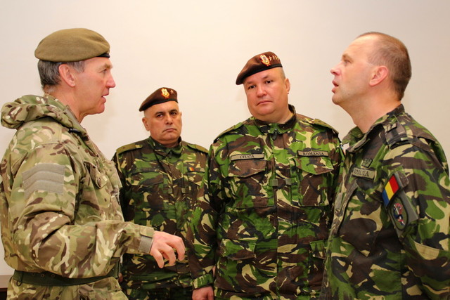 Generalul Nicolae Ciuca, seful Statului Major General, impreuna cu generalul Sir Nicholas Houghton, seful Statului Major Britanic al Apararii, au vizitat facilitațile de instruire ale Centrului de instruire pentru Lupta al Fortelor Terestre „Getica” din Cincu

Foto Cristian Surugiu
