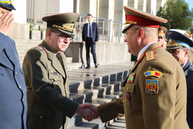 Intrevederea șeful Statului Major General, generalul Nicolae Ciuca, cu șeful Statului Major General al Armatei Republicii Bulgaria, generalul-locotenent Constantin Popov Foto Valentin Ciobirca