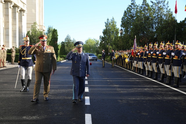 Intrevederea șeful Statului Major General, generalul Nicolae Ciuca, cu șeful Statului Major General al Armatei Republicii Bulgaria, generalul-locotenent Constantin Popov

Foto Valentin Ciobirca