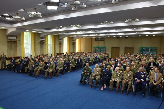 Joi, 21 aprilie, a avut loc la sediul Statului Major al Fortelor Terestre, simpozionul dedicat sarbatoririi Zilei Fortelor Terestre

Foto: Cristian Surugiu
