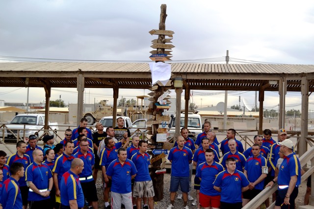 Ziua Forțelor Terestre sarbatorita și in Afganistan
Militari din Batalionul 2 Infanterie Protectia Fortei, dislocati in teatrul de operatii Afganistan, au pregatit o serie de activitati prin care sa marcheze Ziua Fortelor Terestre: competitii sportive (fotbal, cros, trasul funiei, duel de foc),  la care participa atat militari romani cat si din cadrul coalitiei, dovedind inca o data ca spiritul de corp si de camaraderie depasesc hotarele oricaror state.

Foto: Cadulencu Iulian.
