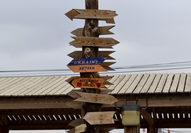 Ziua Forțelor Terestre sarbatorita și in Afganistan
Militari din Batalionul 2 Infanterie Protectia Fortei, dislocati in teatrul de operatii Afganistan, au pregatit o serie de activitati prin care sa marcheze Ziua Fortelor Terestre: competitii sportive (fotbal, cros, trasul funiei, duel de foc),  la care participa atat militari romani cat si din cadrul coalitiei, dovedind inca o data ca spiritul de corp si de camaraderie depasesc hotarele oricaror state.

Foto: Cadulencu Iulian.
