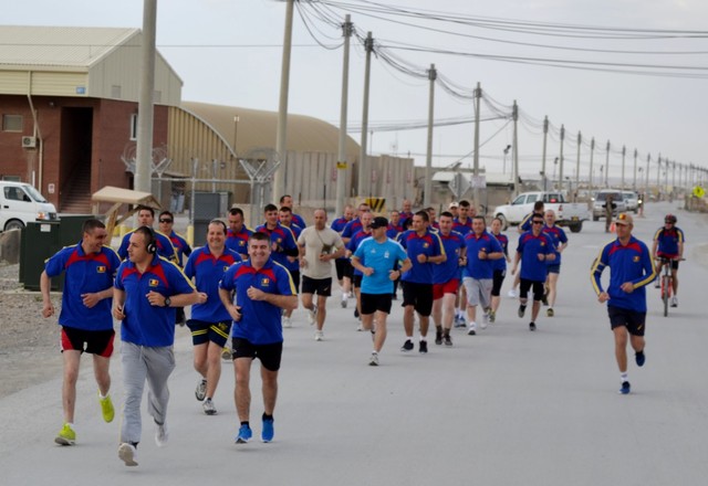 Ziua Forțelor Terestre sarbatorita și in Afganistan
Militari din Batalionul 2 Infanterie Protectia Fortei, dislocati in teatrul de operatii Afganistan, au pregatit o serie de activitati prin care sa marcheze Ziua Fortelor Terestre: competitii sportive (fotbal, cros, trasul funiei, duel de foc),  la care participa atat militari romani cat si din cadrul coalitiei, dovedind inca o data ca spiritul de corp si de camaraderie depasesc hotarele oricaror state.

Foto: Cadulencu Iulian.
