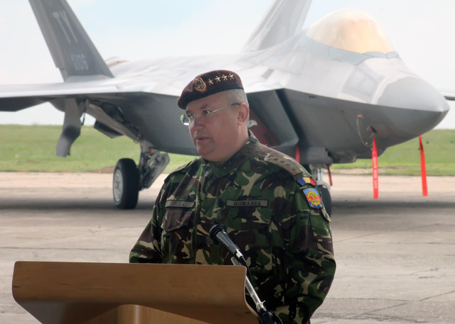 Generalul Nicolae Ciuca, seful Statului Major General, se adreseaza jurnaliștilor 

Foto: Eugen Mihai
