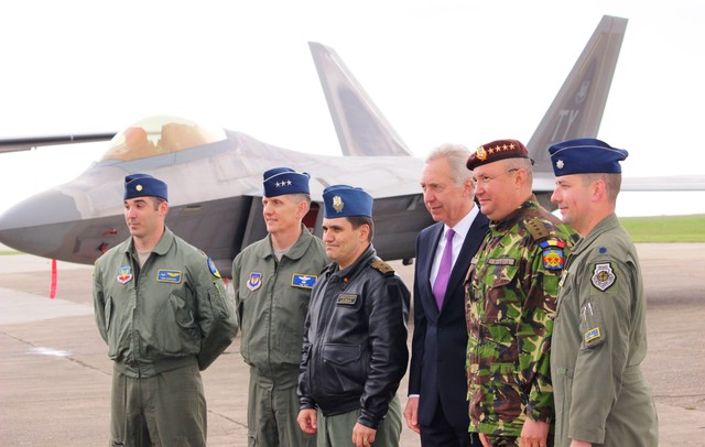 Aeronave F-22 „Raptor” la Mihail Kogalniceanu

Foto: Samir Șeicamet
