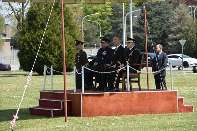 Ceremonia de schimbare a comenzii SACEUR

foto: www.nato.int