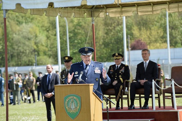 Ceremonia de schimbare a comenzii SACEUR

foto: www.nato.int