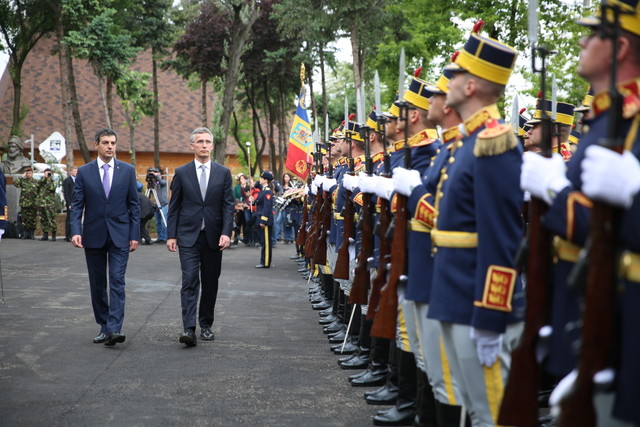 Vizita secretarului general al NATO la Comandamentul Multinațional de Divizie Sud-Est, din București

foto: Valentin Ciobirca