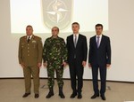 Vizita secretarului general al NATO la Comandamentul Multinațional de Divizie Sud-Est, din București

foto: Valentin Ciobirca