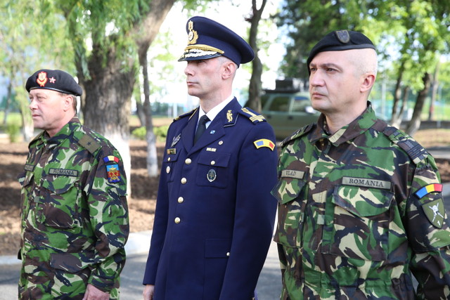 Ceremonie de avansare la Comandamentul Multinațional de Divizie Sud-Est 

foto Valentin Ciobirca
