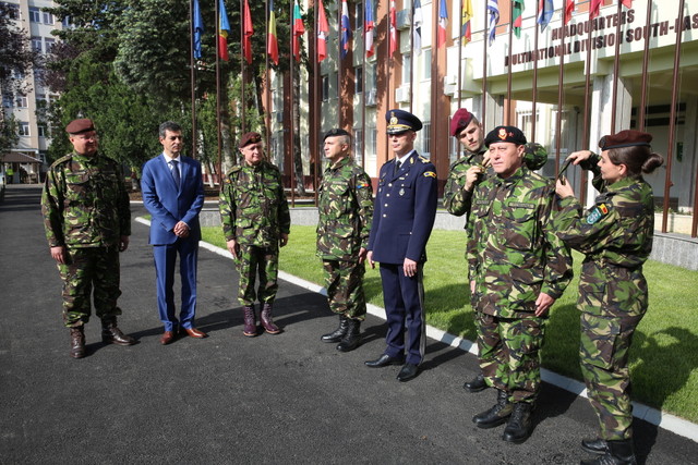 Avansarea generalului de brigada Marius Harabagiu la gradul de general-maior

foto Valentin Ciobirca