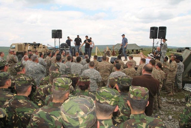 Spectacol pentru militarii participanti la RESOLUTE CASTLE 16

foto: Eugen Mihai