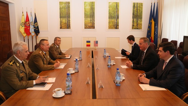 Intalnirea sefului Statului Major General, generalul Nicolae Ciuca, cu generalul (r.) James L. Jones

foto: Petrica Mihalache