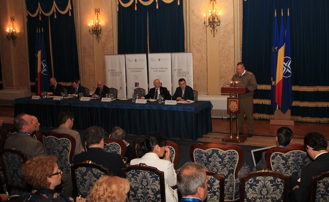 Masa rotunda cu tema „Security challanges in the Balkans”, organizata de New Strategy Center, la Cercul Militar Național
Foto: Cristian Lenga
