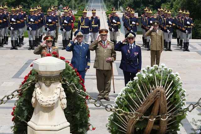 Ziua Eroilor - Mormantul Ostasului Necunoscut - Parcul Carol I

Foto: Valentin Ciobirca 
