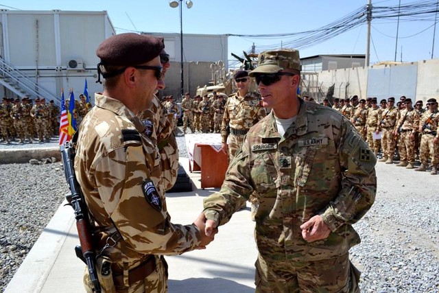 Ceremonie dedicata Zile Eroilor - Baza Militara Kandahar, Afganistan

Foto: Iulian Cadulencu

