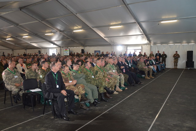 Ziua Distinșilor Vizitatori la exercițiul multinațional ANAKONDA-16

Foto: Dan Boban