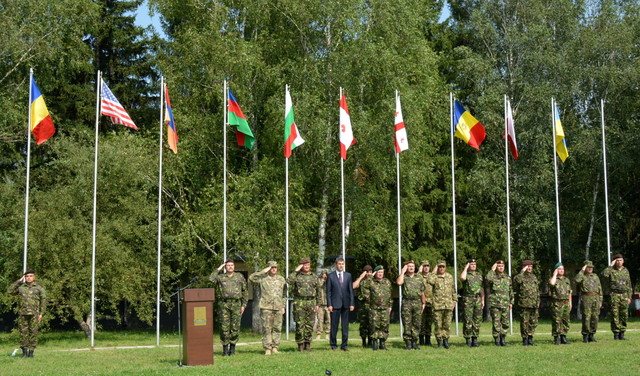 Ceremonia de deschidere a exercițiului, in prezența ministrului apararii naționale și a șefului Statului Major General - foto Valentin Ciobirca