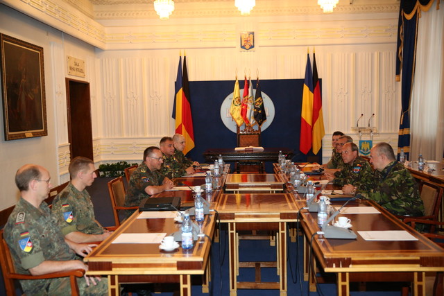 Intalnirea dintre seful Statului Major General și comandantul Comandamentului Multinațional Intrunit de la Ulm

foto: Vali Ciobirca