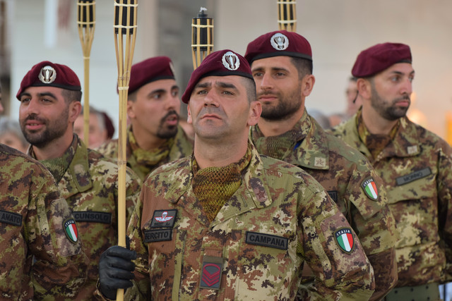 Ziua Eroilor, ceremonia de retragere cu torte, 16 mai 2018, Buzau 

Foto: MapN Laurențiu Turoi
