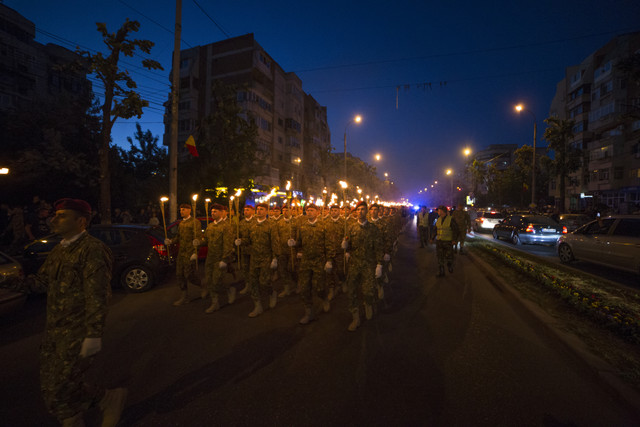 Ziua Eroilor, ceremonia de retragere cu torte, 16 mai 2018, Buzau 

Foto: MapN Laurențiu Turoi
