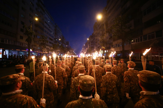 Ziua Eroilor, ceremonia de retragere cu torte, 16 mai 2018, Buzau 

Foto: MapN Laurențiu Turoi
