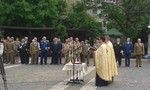 Ceremonie de depunere de coroane de flori la Monumentul eroilor militari cazuti in misiune in teatre de operatii si pe teritoriul Romaniei (Parcul Tineretului), București
