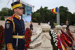 Ceremonie de depunere de coroane de flori la Mormantul Ostașului Necunoscut (din Parcul Carol I), București
