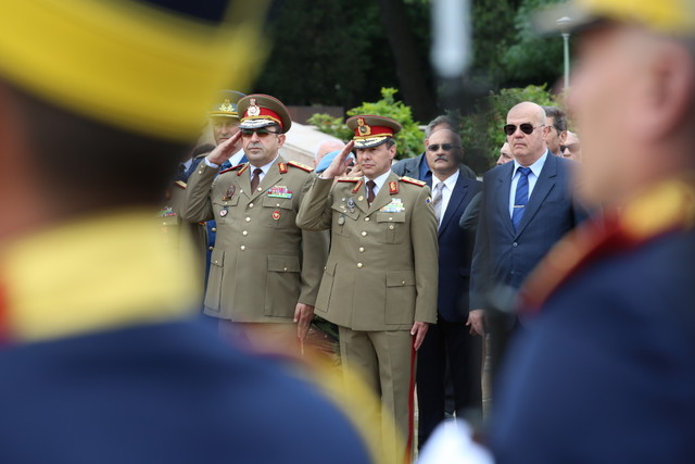 Ceremonie de depunere de coroane de flori la Mormantul Ostașului Necunoscut (din Parcul Carol I), București

Foto: MapN Valentin Ciobirca
