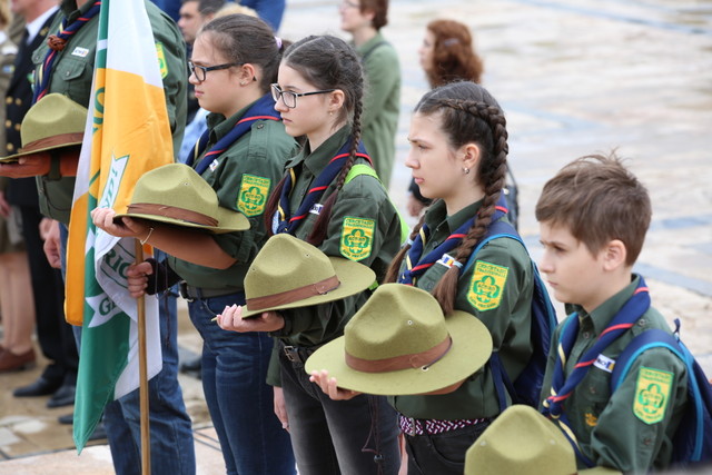 Ceremonie de depunere de coroane de flori la Mormantul Ostașului Necunoscut (din Parcul Carol I), București

Foto: MapN Valentin Ciobirca
