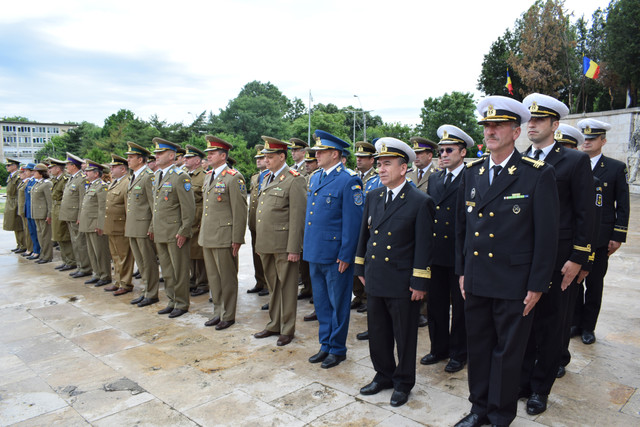 Ceremonie de depunere de coroane de flori la Monumentul Eroilor Patriei (Universitatea Nationala de Aparare „Carol I”), București

Foto: Alexandru Cseri
