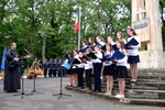 Ceremonii solemne in onoarea eroilor cazuti pentru apararea patriei pe platoul Academiei Forțelor Terestre ,,Nicolae Balcescu” și ceremonie de depuneri de coroane si jerbe de flori in Cimitirul Eroilor din Padurea Dumbrava, Sibiu.

Foto: Cosmin Roman si Elena Andrei
