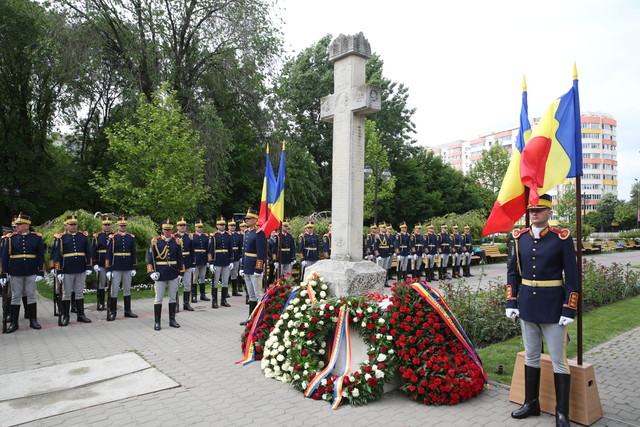 Aspecte din cadrul ceremoniei militare organizate cu prilejul zilei de 9 Mai ( Proclamarea Independentei de Stat a Romaniei, Victoria Coalitiei Natiunilor Unite in cel de-Al Doilea Razboi Mondial si Ziua Europei)
Foto: Valentin Ciobarca