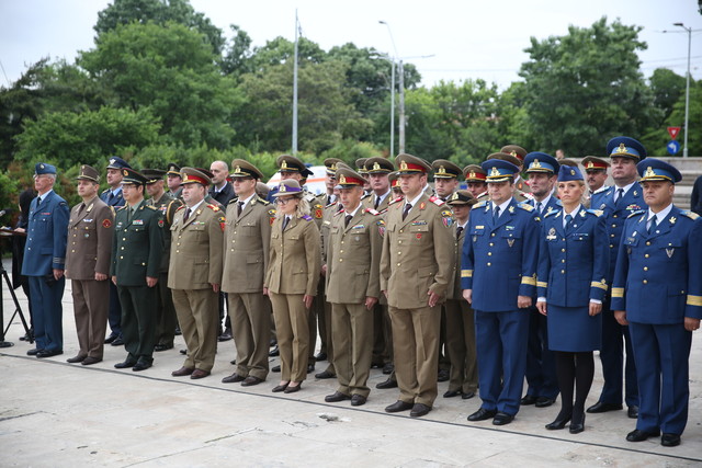 Aspecte din cadrul ceremoniei militare organizate cu prilejul zilei de 9 Mai ( Proclamarea Independentei de Stat a Romaniei, Victoria Coalitiei Natiunilor Unite in cel de-Al Doilea Razboi Mondial si Ziua Europei)
Foto: Valentin Ciobarca