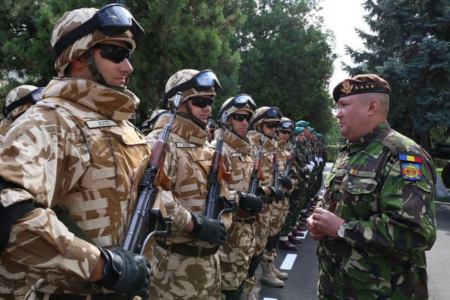 Șeful Statului Major General ii felicita pe militarii Diviziei 2 Infanterie 