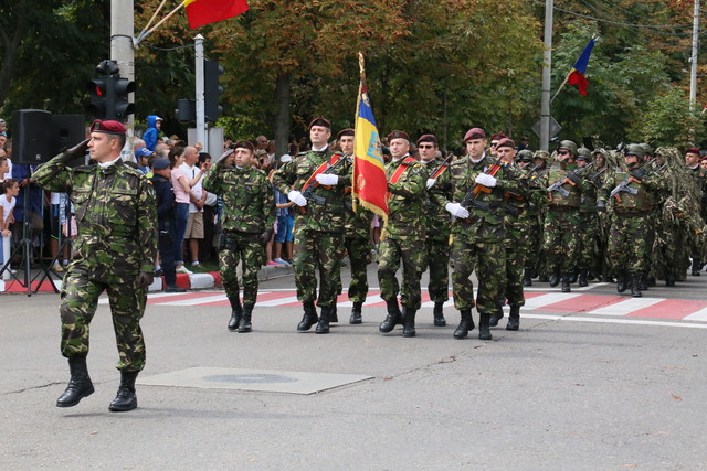 Defilarea militarilor Diviziei 2 Infanterie 