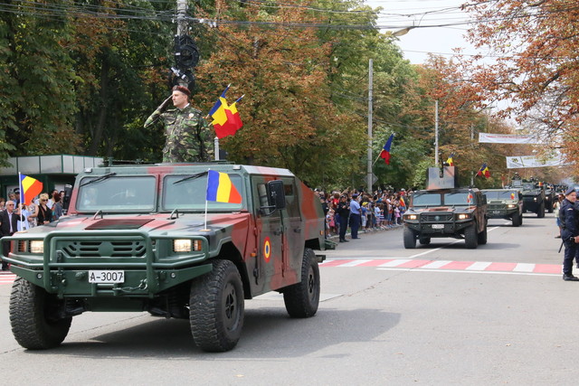 Parada militara organizata cu ocazia Centenarului Diviziei 2 Infanterie 