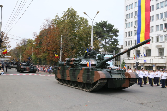 Parada militara organizata cu ocazia Centenarului Diviziei 2 Infanterie 
