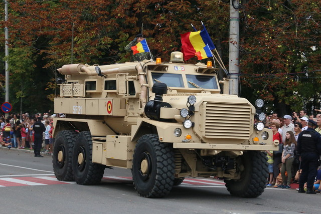 Parada militara organizata cu ocazia Centenarului Diviziei 2 Infanterie 