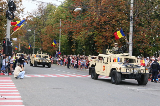 Parada militara organizata cu ocazia Centenarului Diviziei 2 Infanterie 
