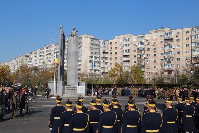 Aspecte de la ceremonia militara și religioasa organizata la Monumentul Eroilor cazuti in Teatrele de Operatii si pe teritoriul Romaniei