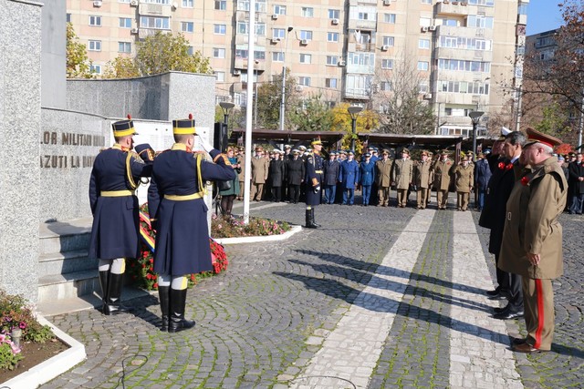 Aspecte de la ceremonia militara și religioasa organizata la Monumentul Eroilor cazuti in Teatrele de Operatii si pe teritoriul Romaniei