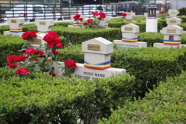 Ziua Eroilor la Cimitirul Ghencea
Foto:Valentin Ciobarca