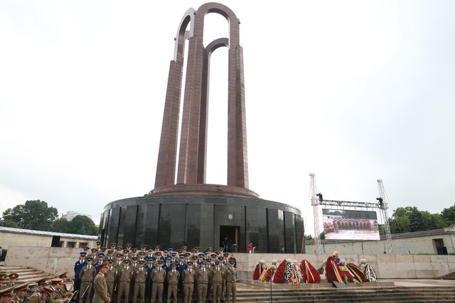 Ziua Eroilor la Monumentul Ostasului Necunoscut, Parcul Carol 
Foto:Valentin Ciobarca